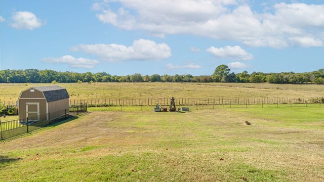 2045 Mason Pond Drive, Weatherford, TX 76085