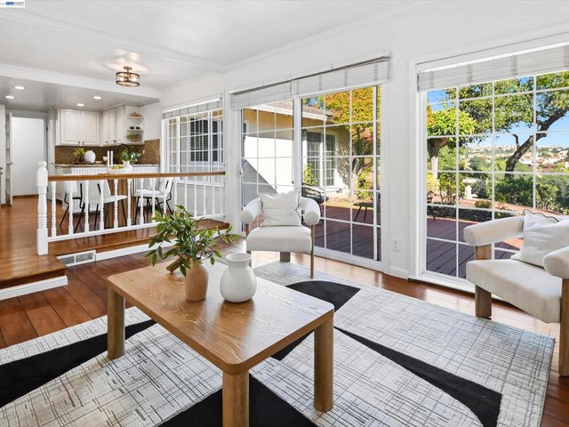 5773 Shadow Ridge Dr, Castro Valley, CA 94552