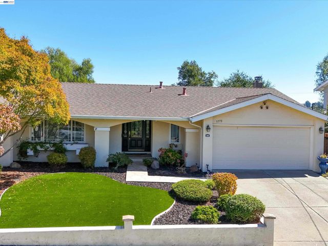 5773 Shadow Ridge Dr, Castro Valley, CA 94552
