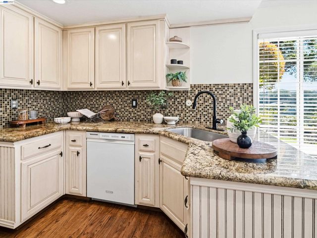 5773 Shadow Ridge Dr, Castro Valley, CA 94552