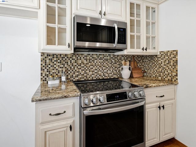 5773 Shadow Ridge Dr, Castro Valley, CA 94552