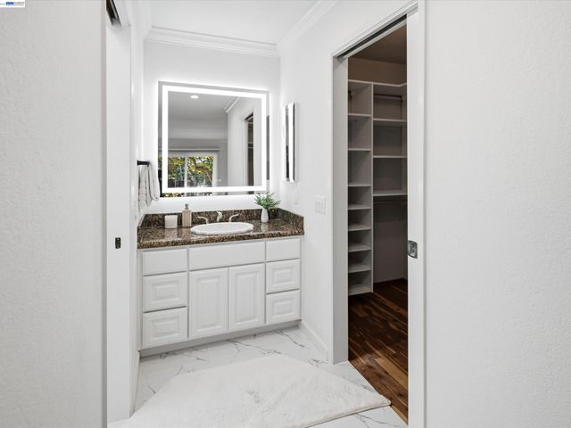 5773 Shadow Ridge Dr, Castro Valley, CA 94552