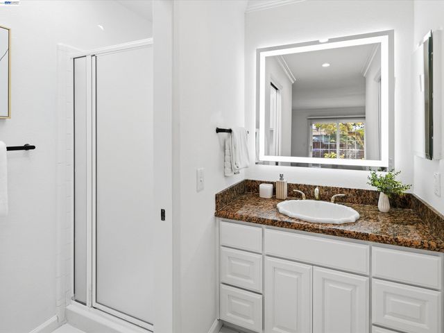 5773 Shadow Ridge Dr, Castro Valley, CA 94552