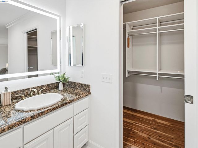 5773 Shadow Ridge Dr, Castro Valley, CA 94552