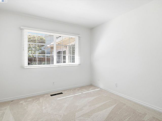 5773 Shadow Ridge Dr, Castro Valley, CA 94552