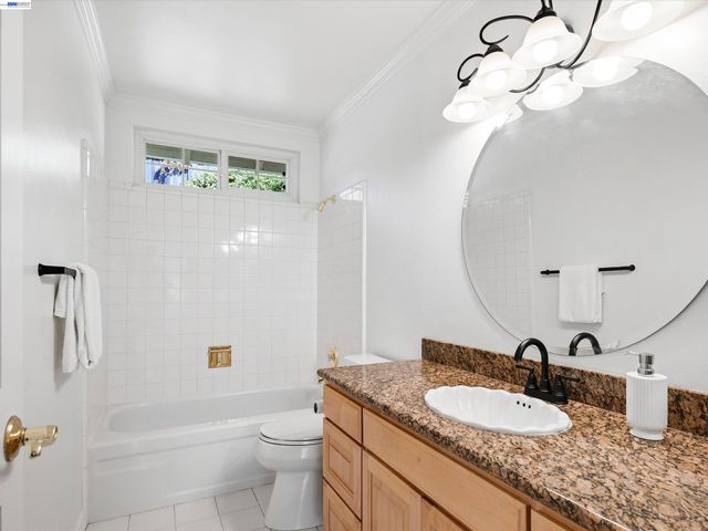5773 Shadow Ridge Dr, Castro Valley, CA 94552