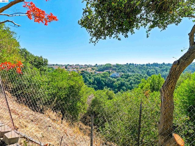 5773 Shadow Ridge Dr, Castro Valley, CA 94552