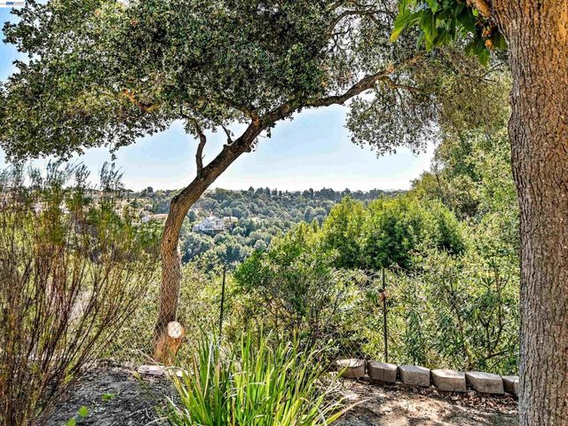 5773 Shadow Ridge Dr, Castro Valley, CA 94552