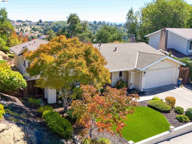 5773 Shadow Ridge Dr, Castro Valley, CA 94552