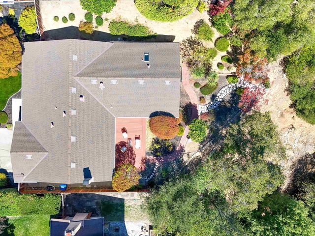 5773 Shadow Ridge Dr, Castro Valley, CA 94552
