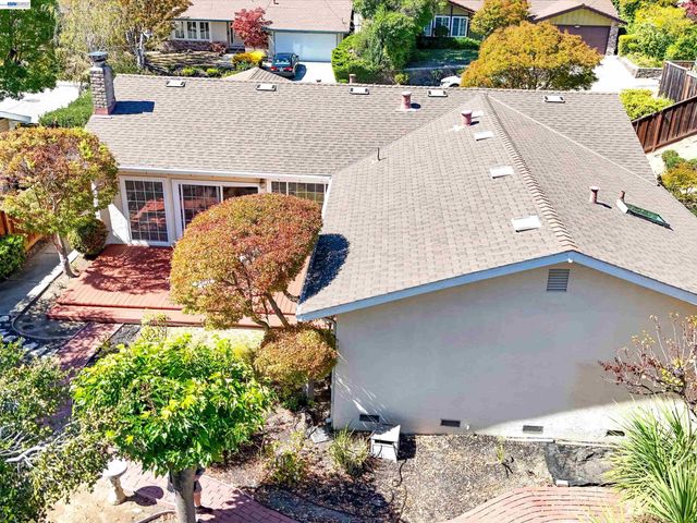 5773 Shadow Ridge Dr, Castro Valley, CA 94552