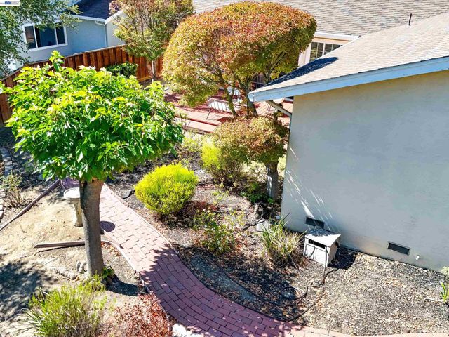 5773 Shadow Ridge Dr, Castro Valley, CA 94552