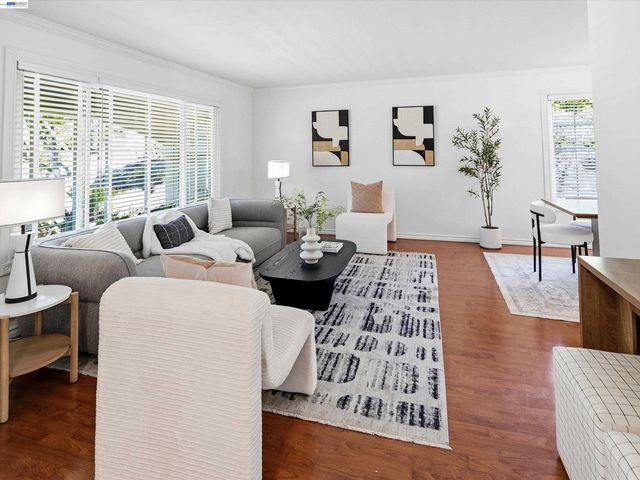 5773 Shadow Ridge Dr, Castro Valley, CA 94552
