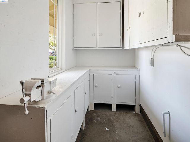 5773 Shadow Ridge Dr, Castro Valley, CA 94552