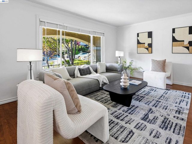 5773 Shadow Ridge Dr, Castro Valley, CA 94552