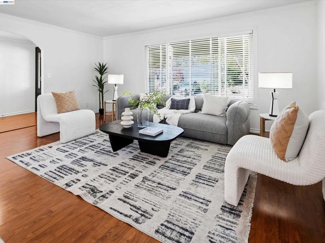 5773 Shadow Ridge Dr, Castro Valley, CA 94552