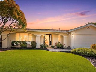 5773 Shadow Ridge Dr, Castro Valley, CA 94552