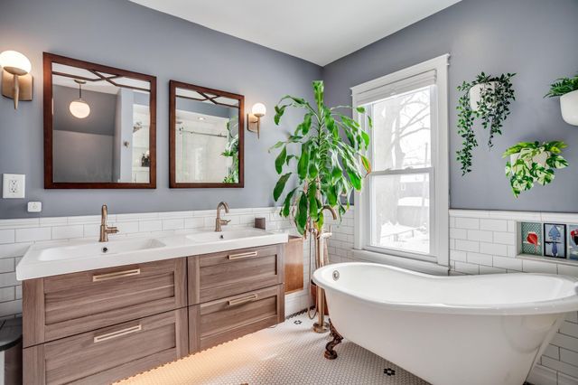 156 Arthur Avenue SE, Minneapolis, MN 55414