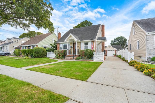 159 Raff Avenue, Mineola, NY 11501