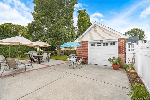 159 Raff Avenue, Mineola, NY 11501