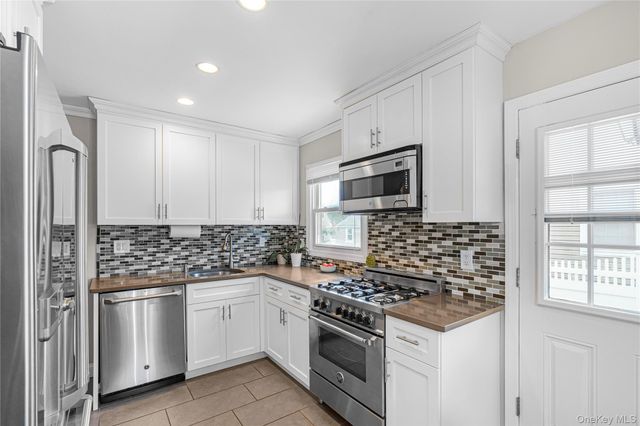 159 Raff Avenue, Mineola, NY 11501