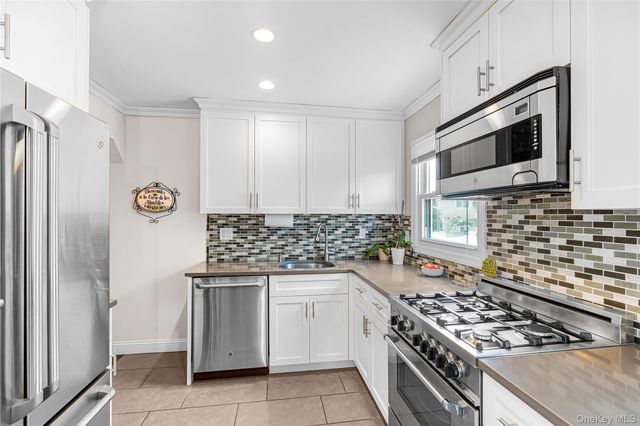 159 Raff Avenue, Mineola, NY 11501