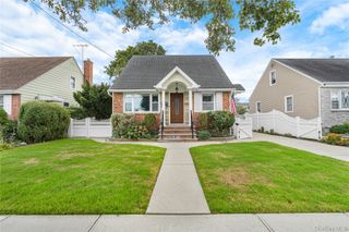 159 Raff Avenue, Mineola, NY 11501