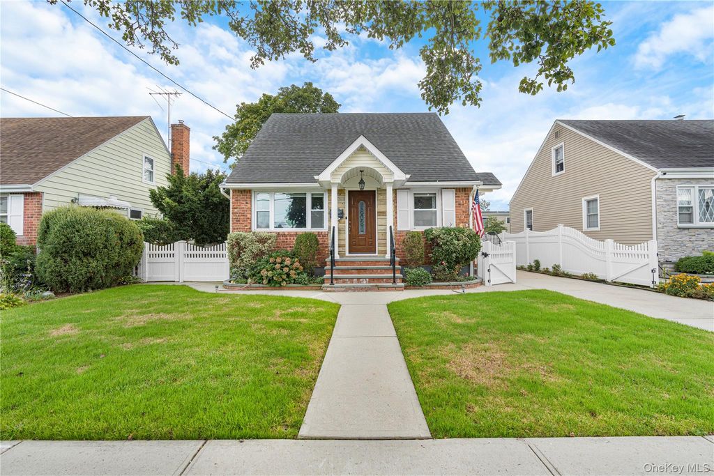 159 Raff Avenue, Mineola, NY 11501 — exterior