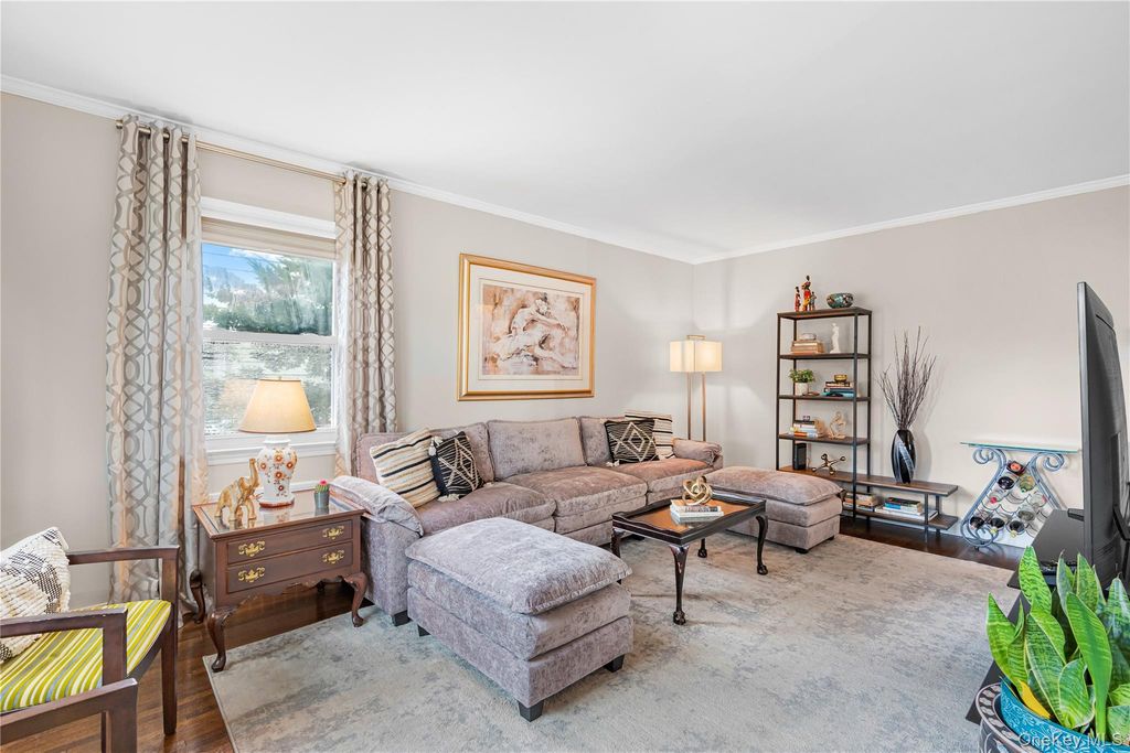 159 Raff Avenue, Mineola, NY 11501 — photo 3