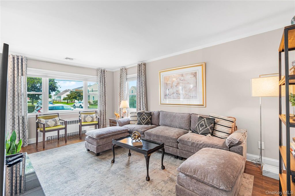 159 Raff Avenue, Mineola, NY 11501 — photo 4