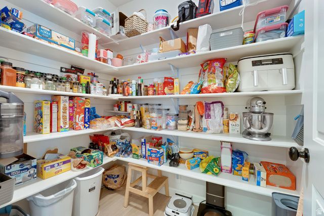 1048 S OLD TOWNE RD, Layton, UT 84041