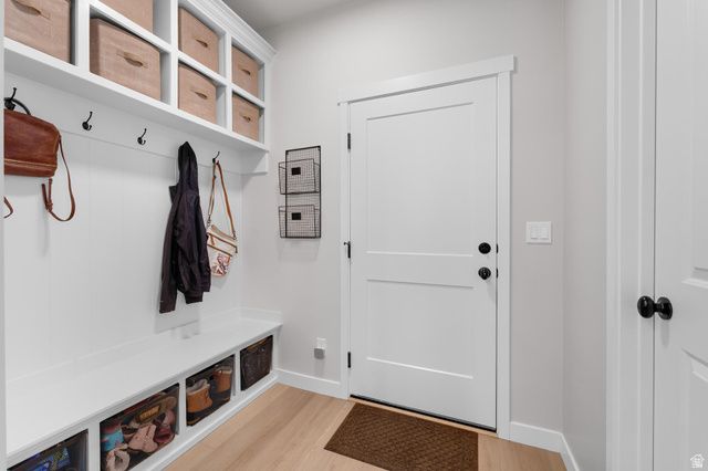 1048 S OLD TOWNE RD, Layton, UT 84041