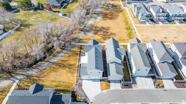 1048 S OLD TOWNE RD, Layton, UT 84041