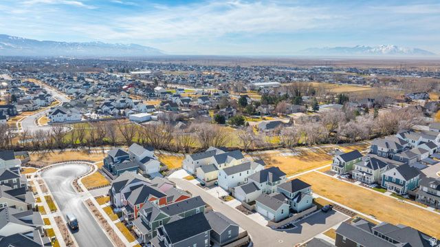 1048 S OLD TOWNE RD, Layton, UT 84041