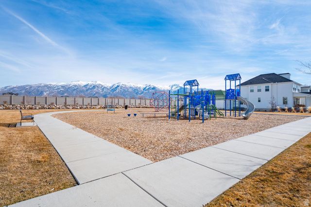 1048 S OLD TOWNE RD, Layton, UT 84041