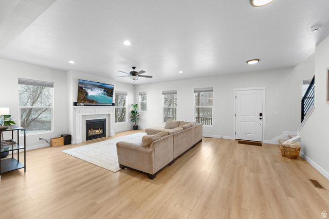 1048 S OLD TOWNE RD, Layton, UT 84041