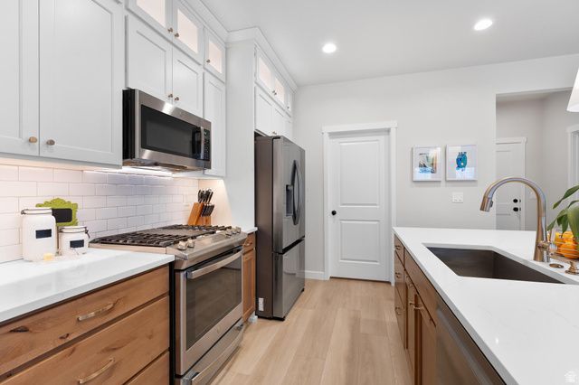 1048 S OLD TOWNE RD, Layton, UT 84041