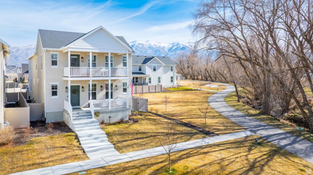 1048 S OLD TOWNE RD, Layton, UT 84041