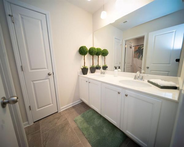 585 River Gardens Drive, Atlanta, GA 30354