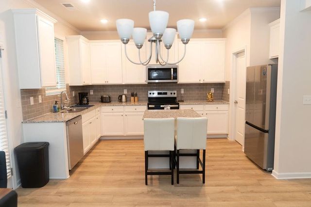 585 River Gardens Drive, Atlanta, GA 30354