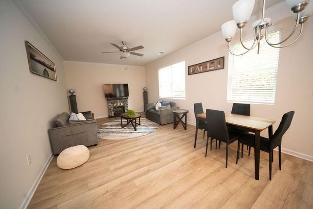 585 River Gardens Drive, Atlanta, GA 30354