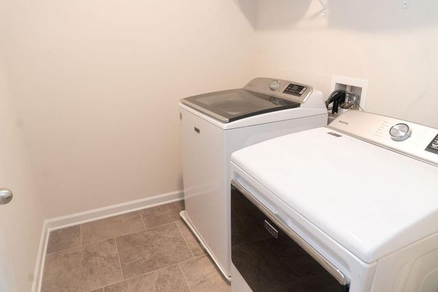 585 River Gardens Drive, Atlanta, GA 30354