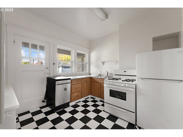 423 Se 28TH Ave, Portland, OR 97214