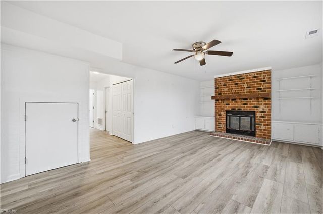 3820 Hearthside LN, Virginia Beach, VA 23453