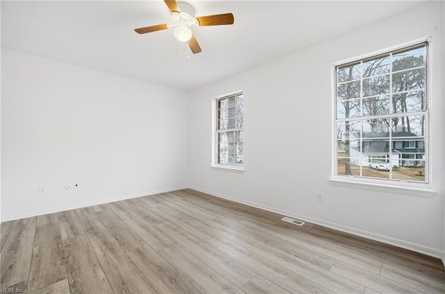 3820 Hearthside LN, Virginia Beach, VA 23453