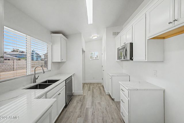 8709 W VERNON Avenue, Phoenix, AZ 85037