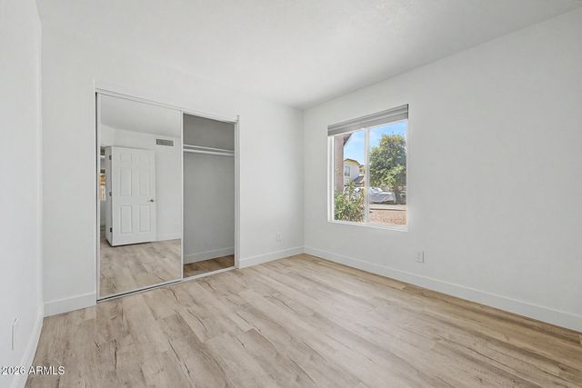 8709 W VERNON Avenue, Phoenix, AZ 85037