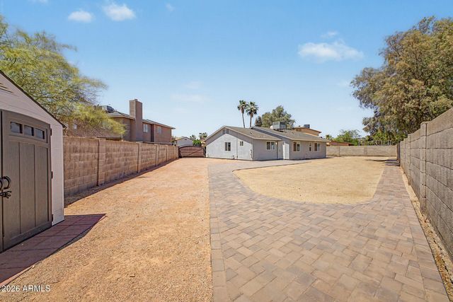 8709 W VERNON Avenue, Phoenix, AZ 85037