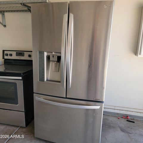 8709 W VERNON Avenue, Phoenix, AZ 85037