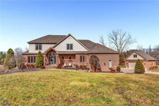 1343 Vermillion Drive, New Franklin, OH 44203